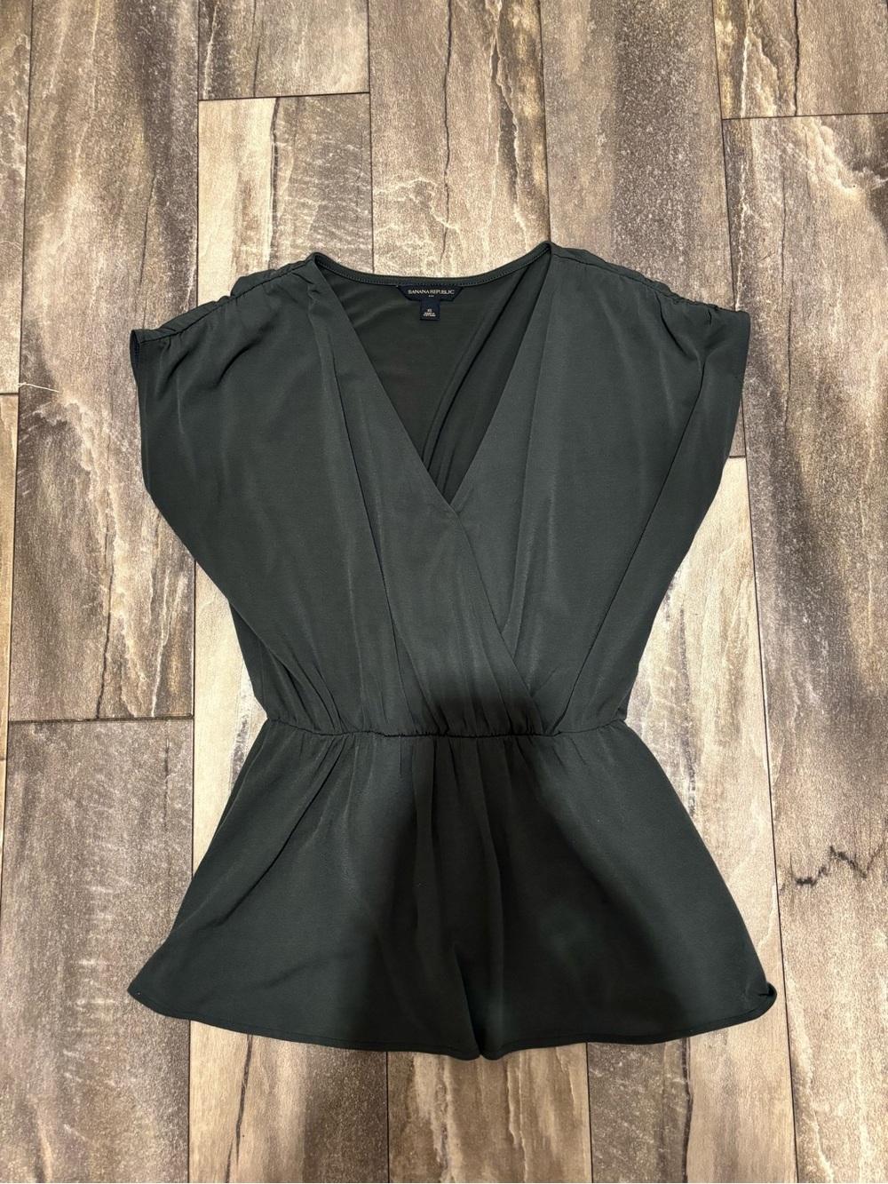 Banana Republic Surplice V-Neck Sleeve Less Peplum Blouse Green Sz XS